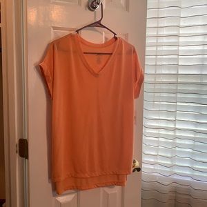 V-neck high low tee